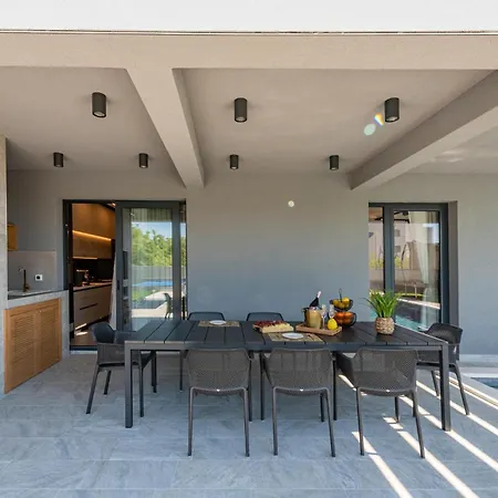 度假居 Beautiful Home In Zadar 扎达尔